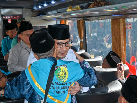 PELUK CALON JEMAAH HAJI