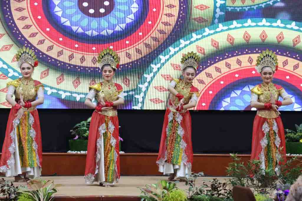 TARI WATAS PENYAMBUT