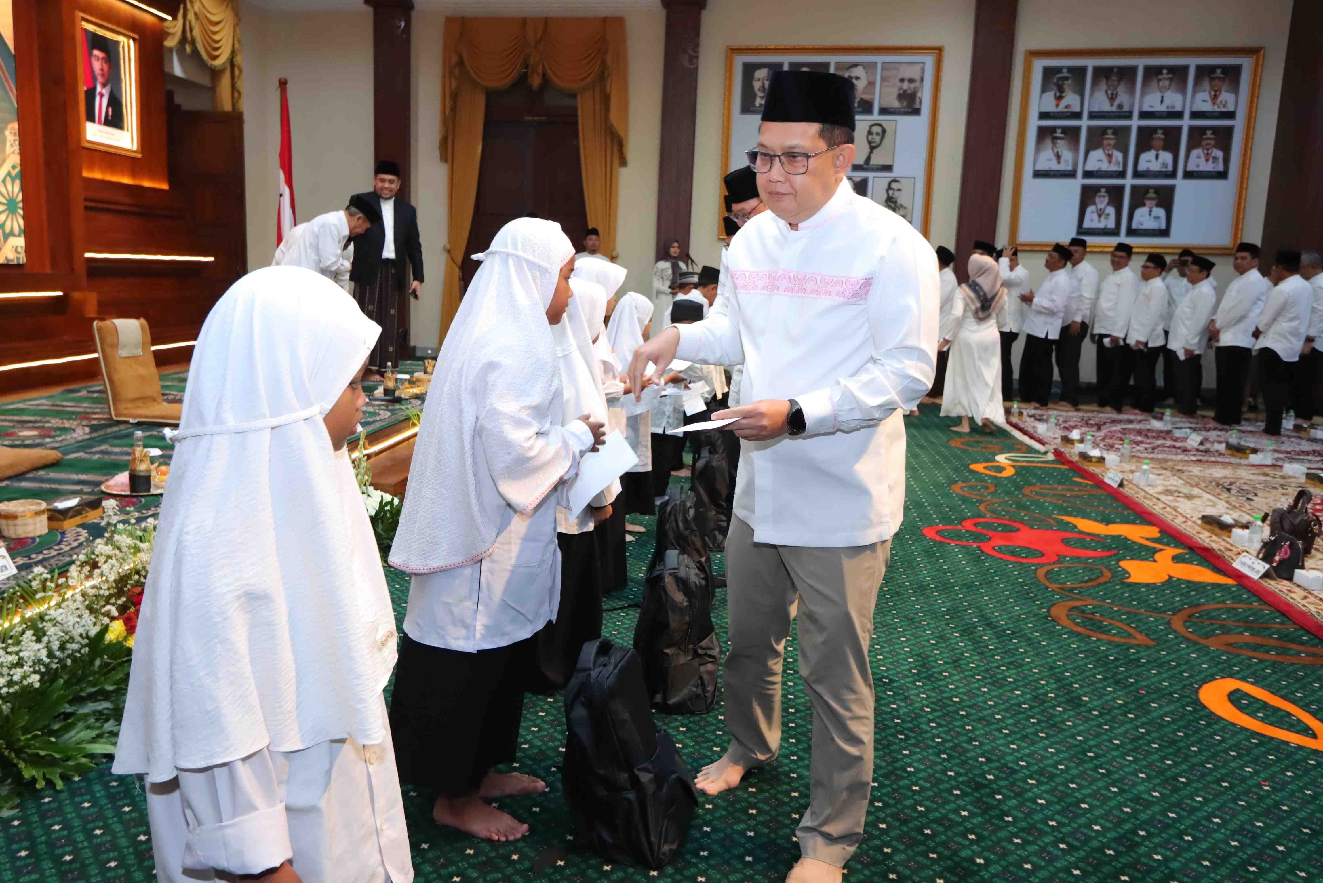PENYERAHAN SANTUNAN ANAK YATIM