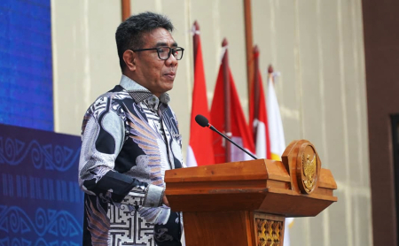 HORMATI ADAT ISTIADAT SETEMPAT