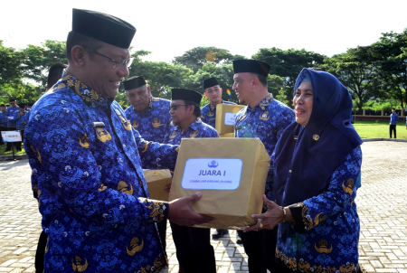 JUARA LOMBA LARI KARUNG