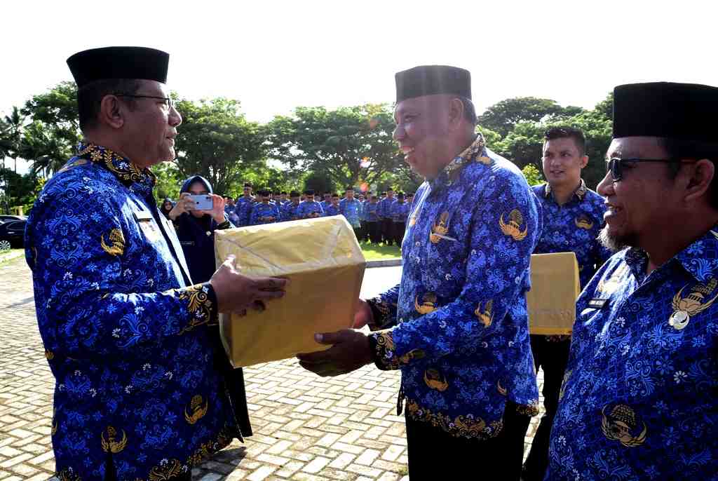 JUARA LOMBA TARIK TAMBANG