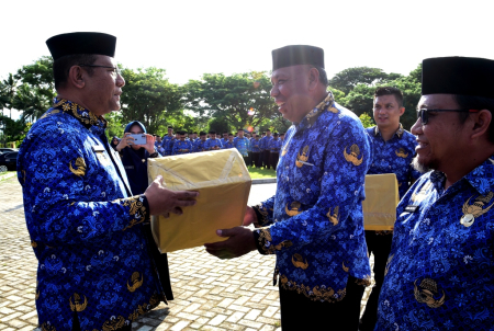 JUARA LOMBA TARIK TAMBANG