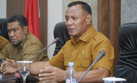 AKOMODIR KEPENTINGAN MASYARAKAT SECARA ADIL