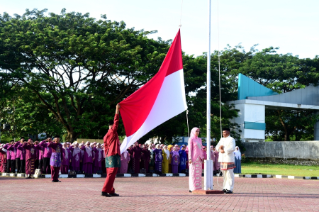 KIBARKAN BENDERA MERAH PUTIH