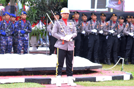 KOMANDAN UPACARA PENURUNAN BENDERA