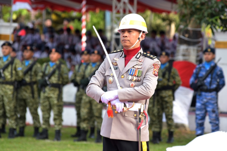 KOMANDAN UPACARA PENURUNAN BENDERA