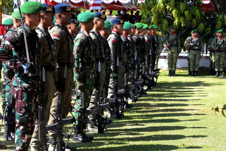 LATIHAN BARIS BERBARIS