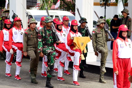 LATIHAN BAWA BAKI BENDERA