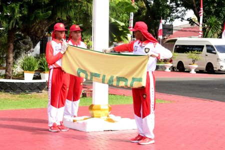 LATIHAN MELIPAT BENDERA
