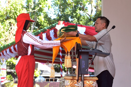 LATIHAN PEMBAWA BAKI BENDERA