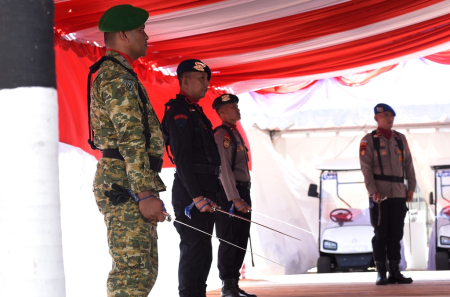 LATIHAN PENGHORMATAN PEDANG MILITER