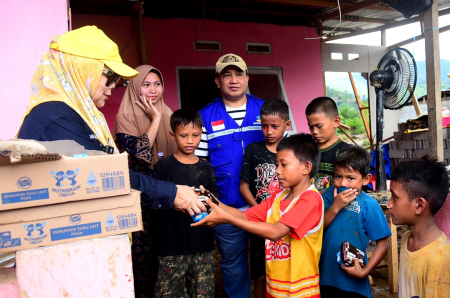 MAKANAN TAMBAHAN ANAK KORBAN BANJIR