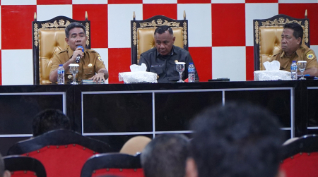 RAPAT EVALUASI PEMBAGIAN BAHAN POKOK