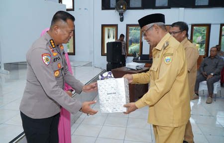 PENYERAHAN CENDERAMATA 