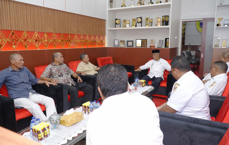 PERTEMUAN BERSAMA REKTOR UNKHAIR 