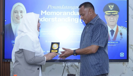 SERAHKAN PLAKAT UMMU MALUKU UTARA
