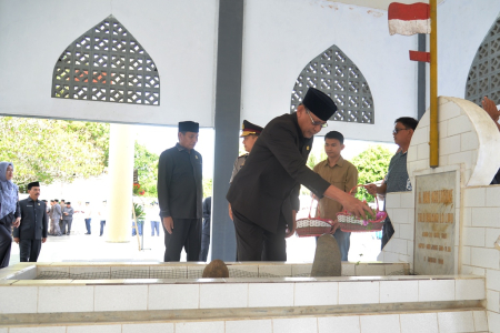 PAHLAWAN NASIONAL NANI WARTABONE
