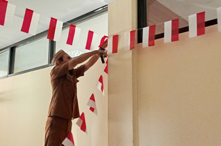 PASANG PERNAK PERNIK MERAH PUTIH