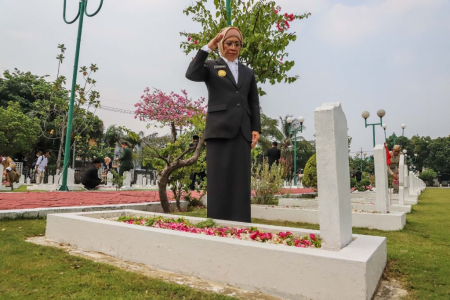 PENGHORMATAN KEPADA PAHLAWAN