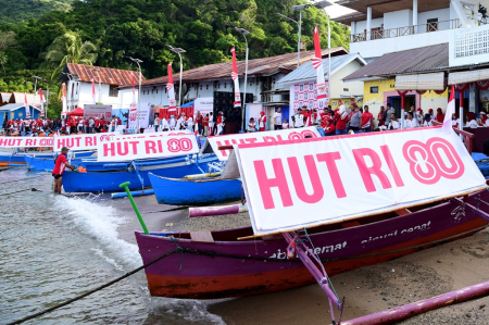 PERAHU HIAS HUT RI