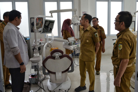 TINJAU FASILITAS KESEHATAN 