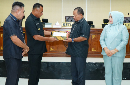 PENYERAHAN DOKUMEN RANPERDA LPJ APBD