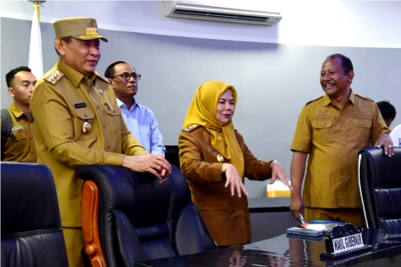 TINJAU RUANGAN COMMAND CENTER