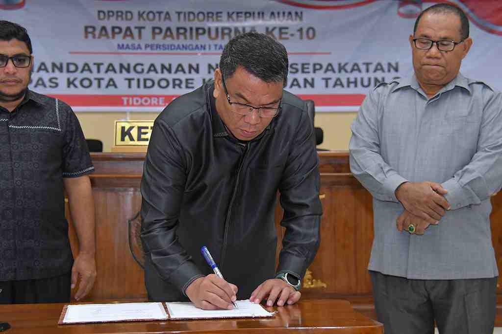 SEKDA TANDATANGANI NOTA KESEPATAKAN KUA-PPAS TAHUN 2025 
