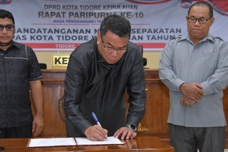 SEKDA TANDATANGANI NOTA KESEPATAKAN KUA-PPAS TAHUN 2025 