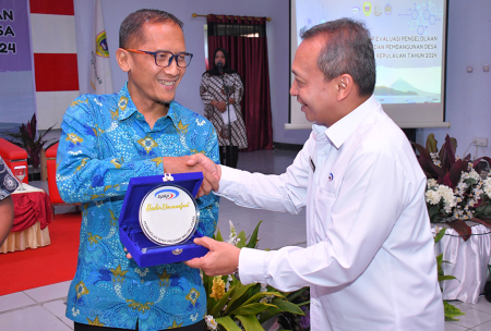 SERAHKAN PLAKAT KENANG-KENANGAN