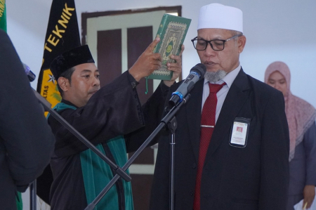 SUMPAH JABATAN REKTOR UNIVERSITAS NUKU TIDORE