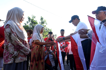 SERAHKAN BENDERA MERAH PUTIH