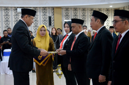SERAHKAN SK KPID GORONTALO