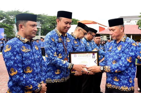 TERBAIK PERTAMA PEJABAT PENGAWAS
