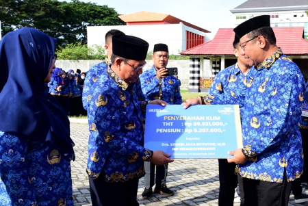 TUNJANGAN HARI TUA