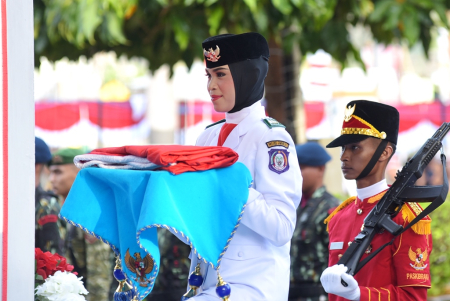 UPACARA PENURUNAN BENDERA