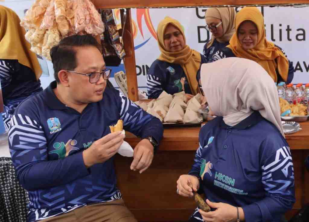 MENIKMATI GORENGAN DI HKSN