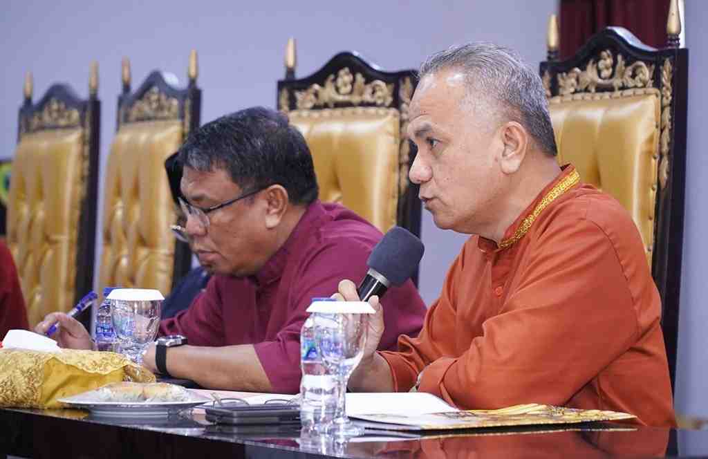 MERUMUSKAN PROGRAM YANG BERDAMPAK BAGI MASYARAKAT
