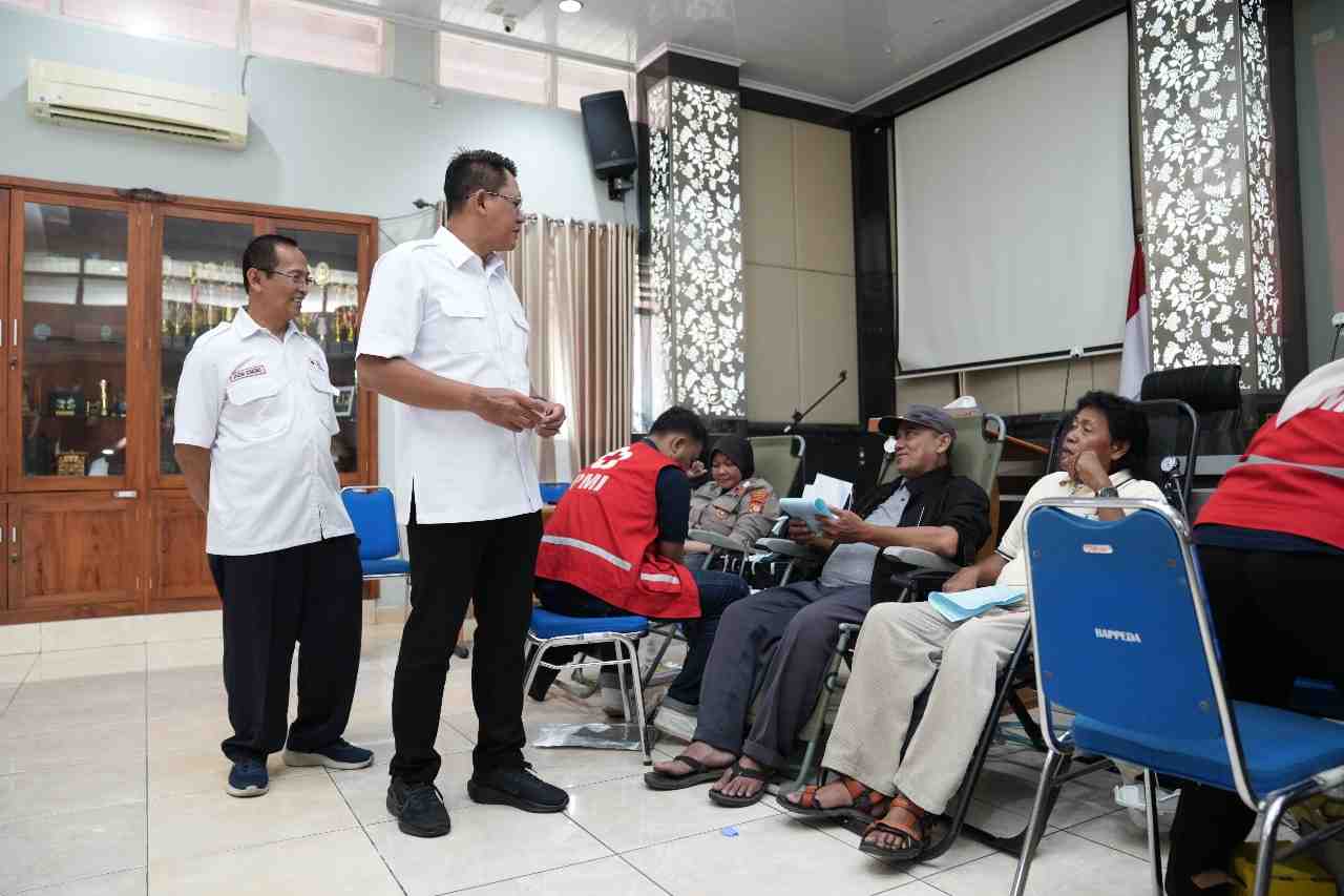 MELIHAT DONOR DARAH