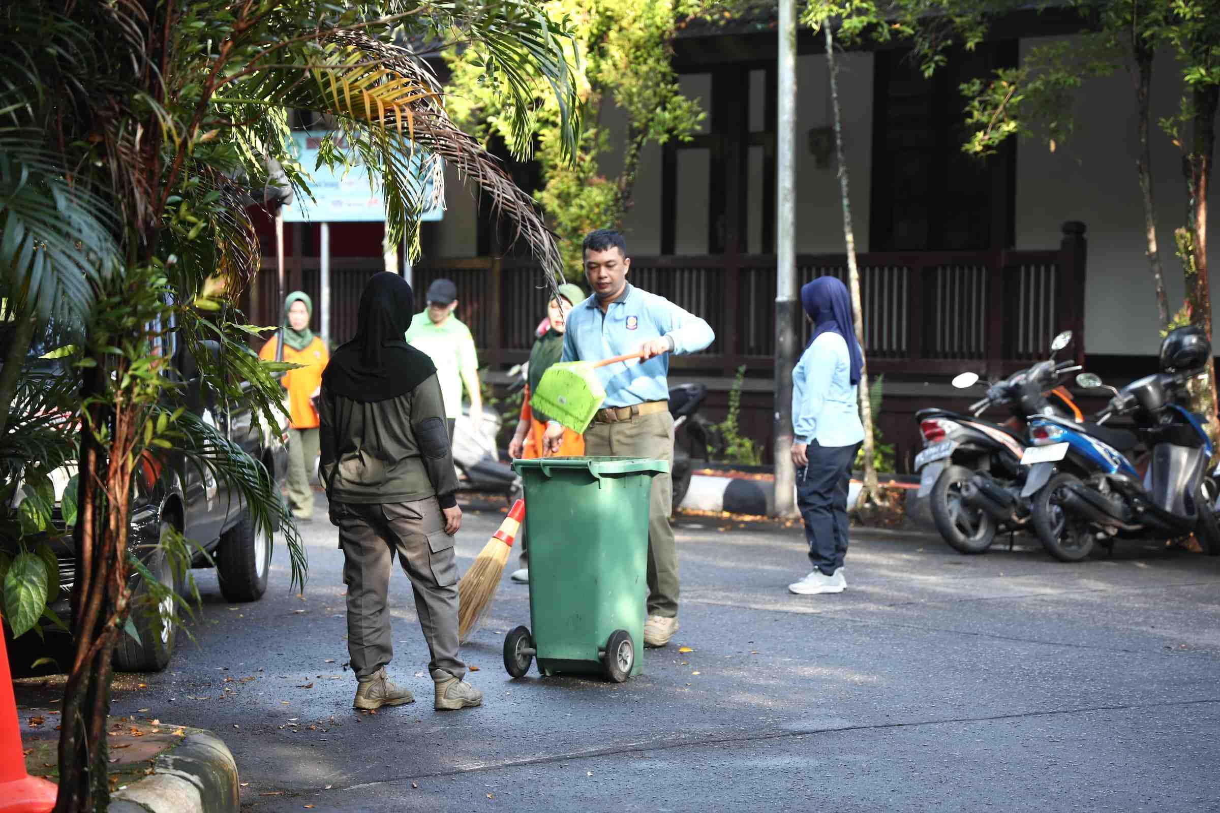 AKSI BERSIH-BERSIH