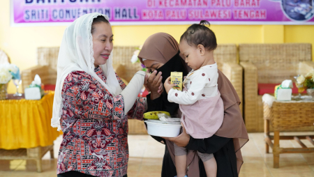 PEMBERIAN PAKET MAKANAN BERGIZI