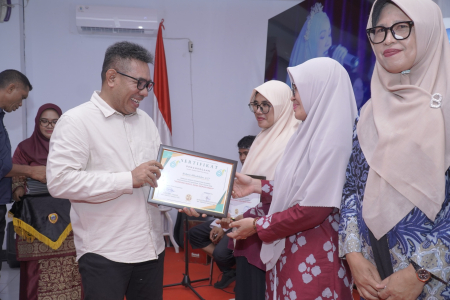 PENGHARGAAN TENAGA KESEHATAN TELADAN