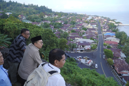 TIDORE DARI ATAS BENTENG TAHULA