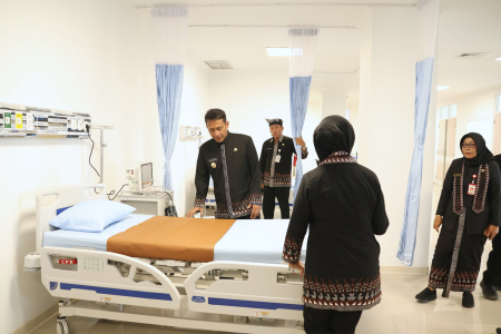 TINJAU FASILITAS RUANG PERAWATAN RSUD
