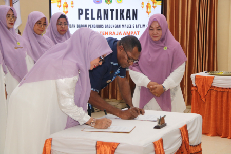 PELANTIKAN PENGURUS  GMT RAJA AMPAT