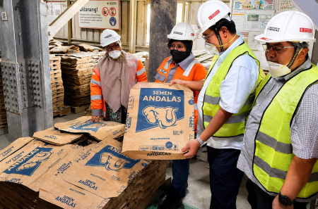 MENINJAU PACKING PLANT SEMEN ACEH
