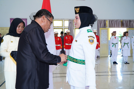 PASANG KENDIT PASKIBRAKA