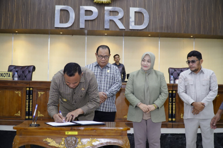 BERITA ACARA PERSETUJUAN RAPAT PARIPURNA 8