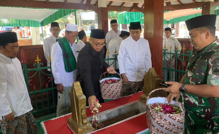 ZIARAH MAKAM PERTAMA